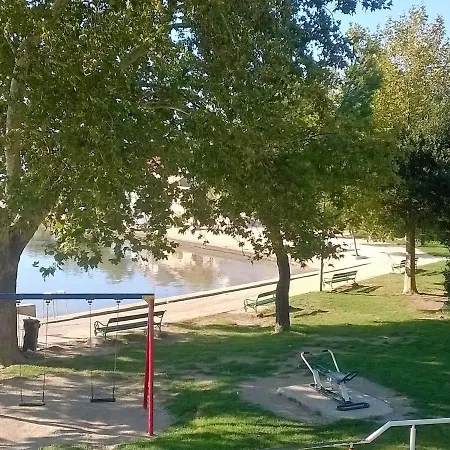 Vale *